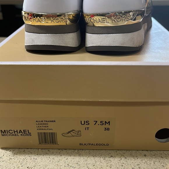 Michael kors shore - Picture 7 of 7